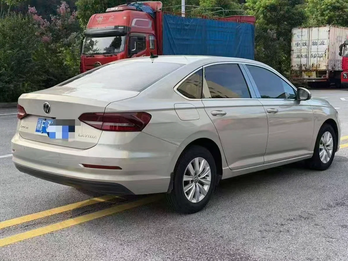 大众朗逸 后面外观一