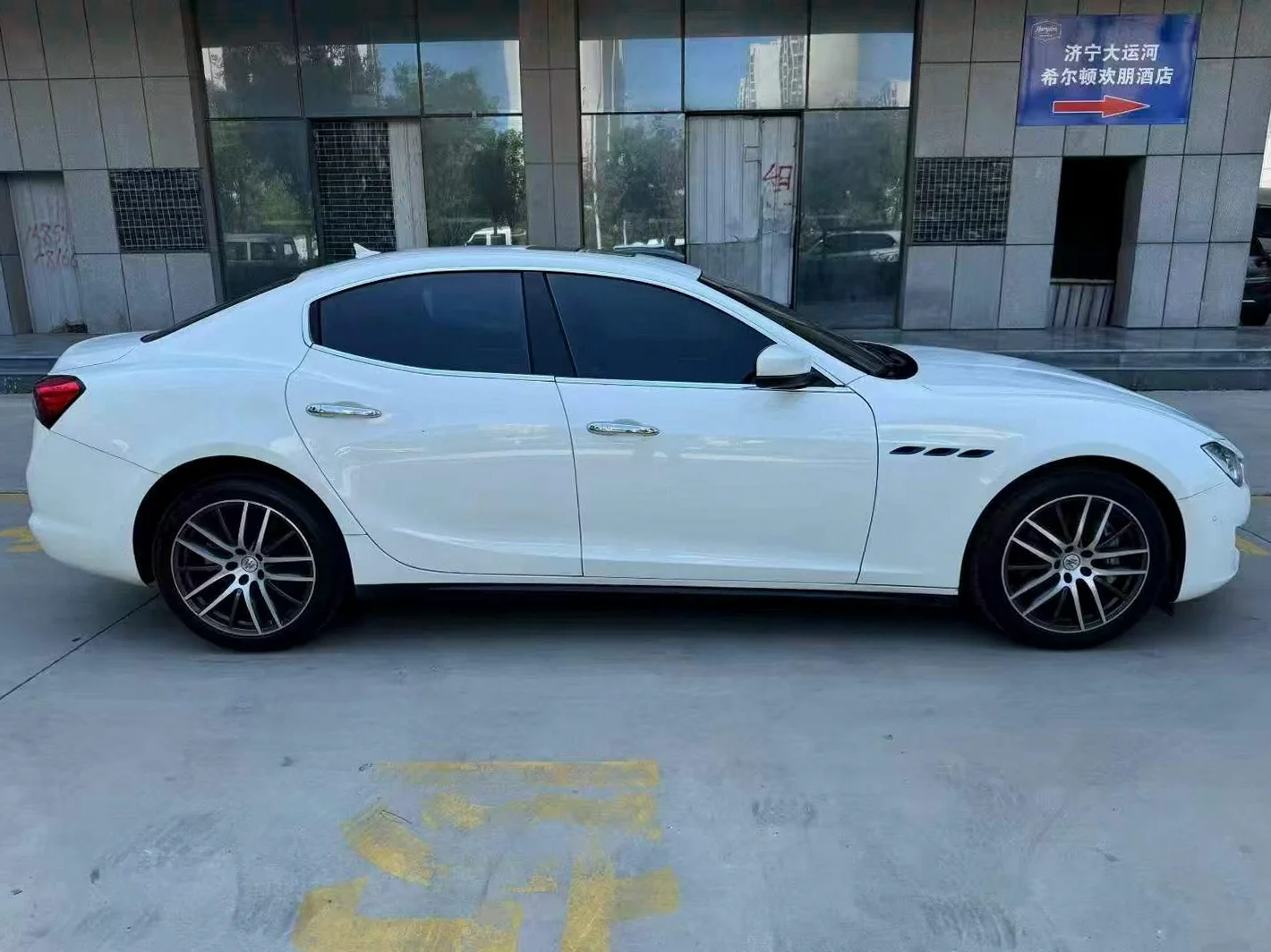玛莎拉蒂Ghibli 后面外观一