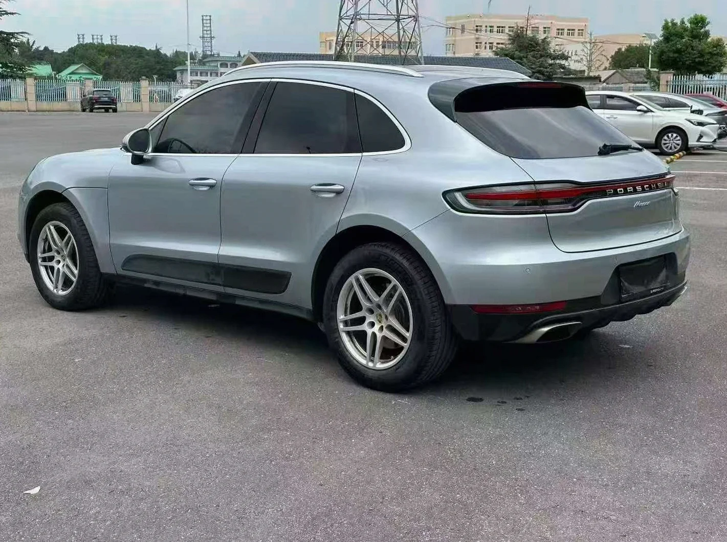 保时捷Macan 后面外观三
