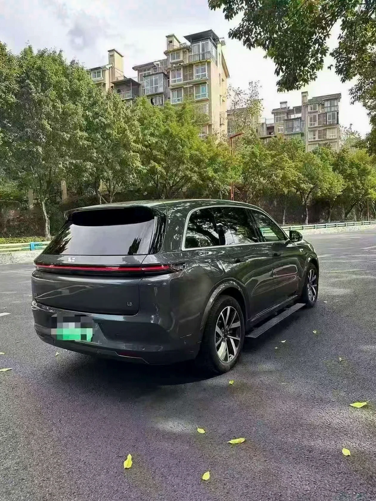理想L8 后面外观二