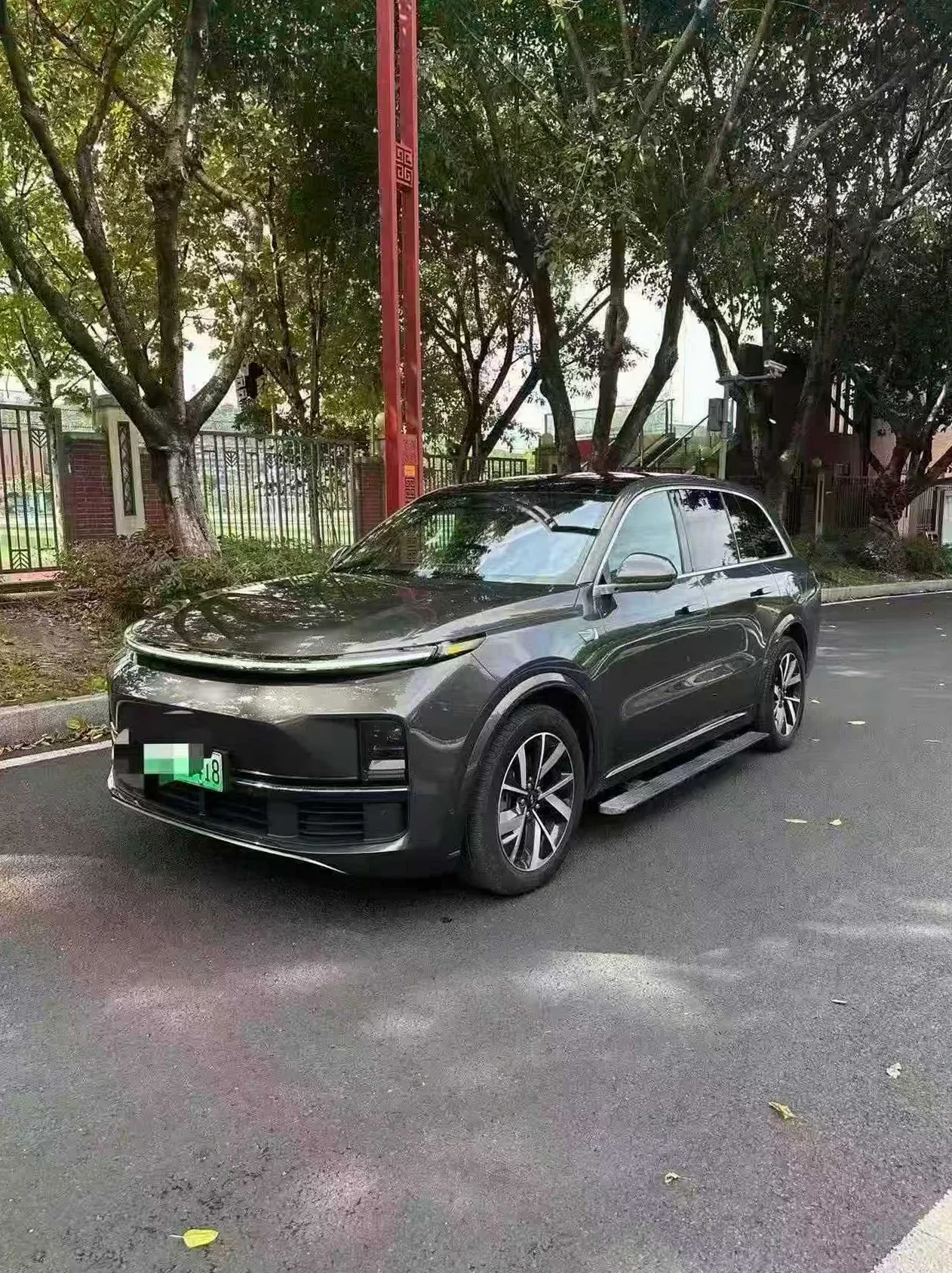 理想L8 正面外观二