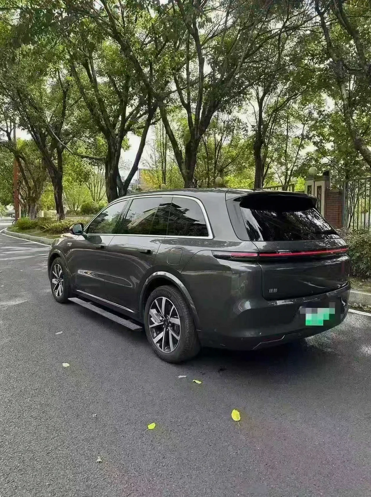 理想L8 后面外观一