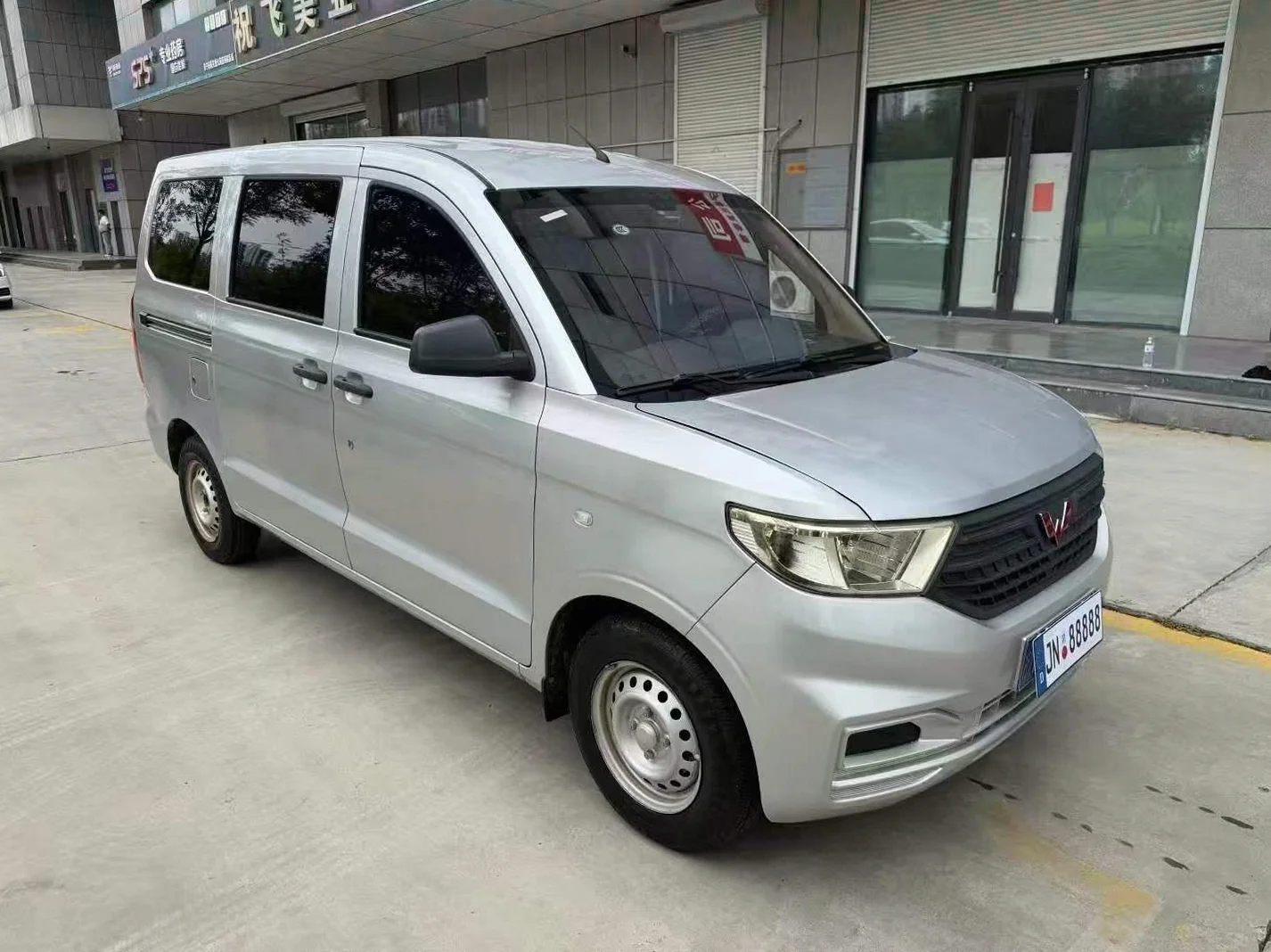 23年五菱宏光V 1.5L 7座