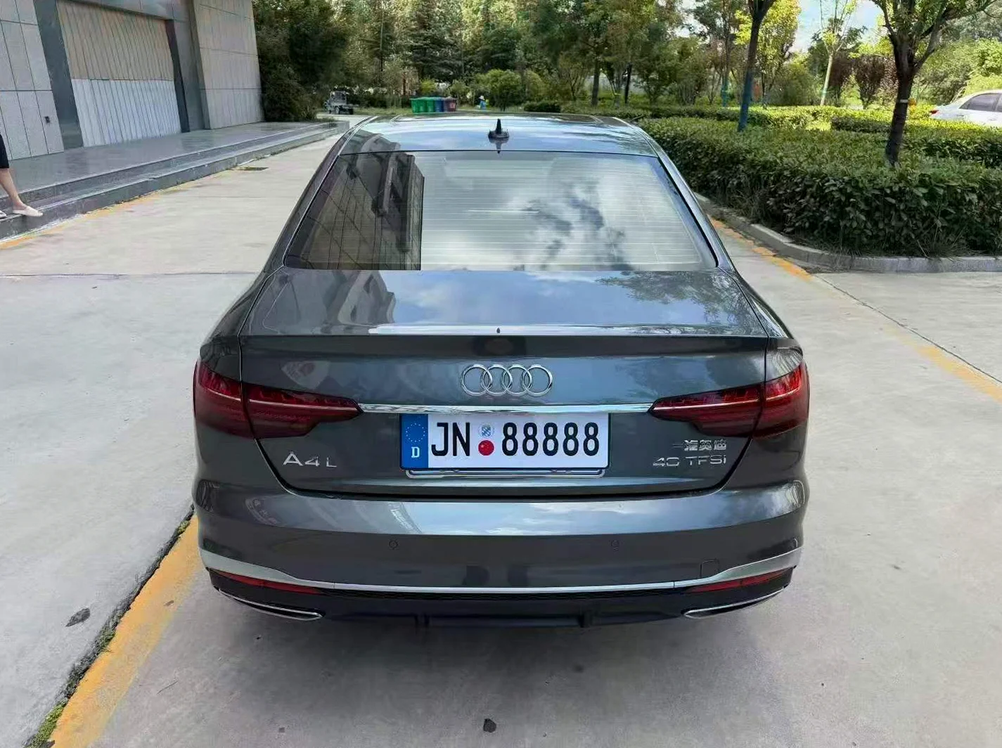 奥迪A4L 后面外观二