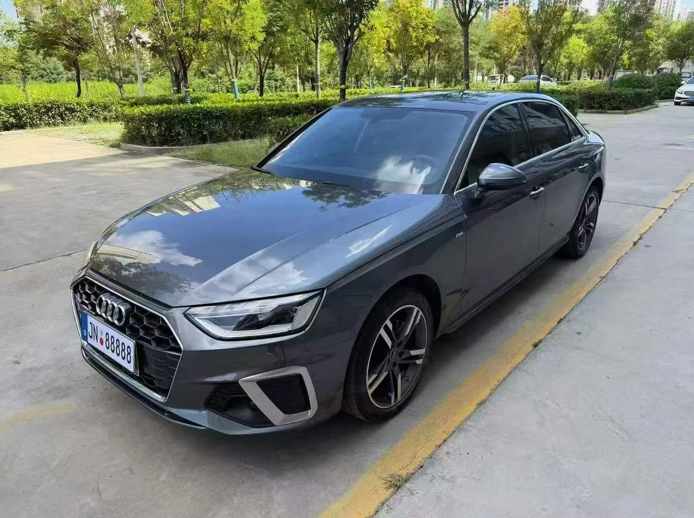 奥迪A4L 正面外观三
