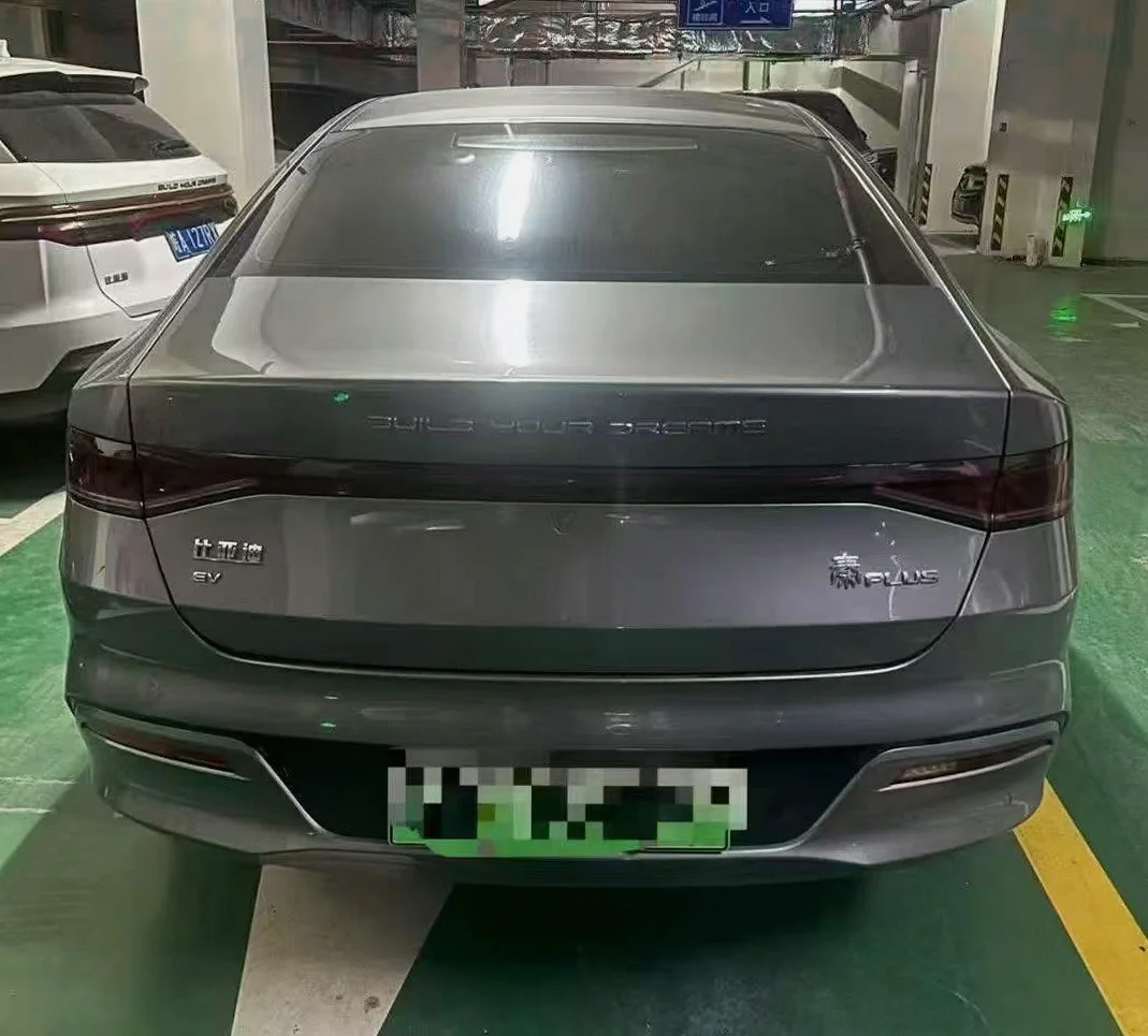 比亚迪秦 后面外观二