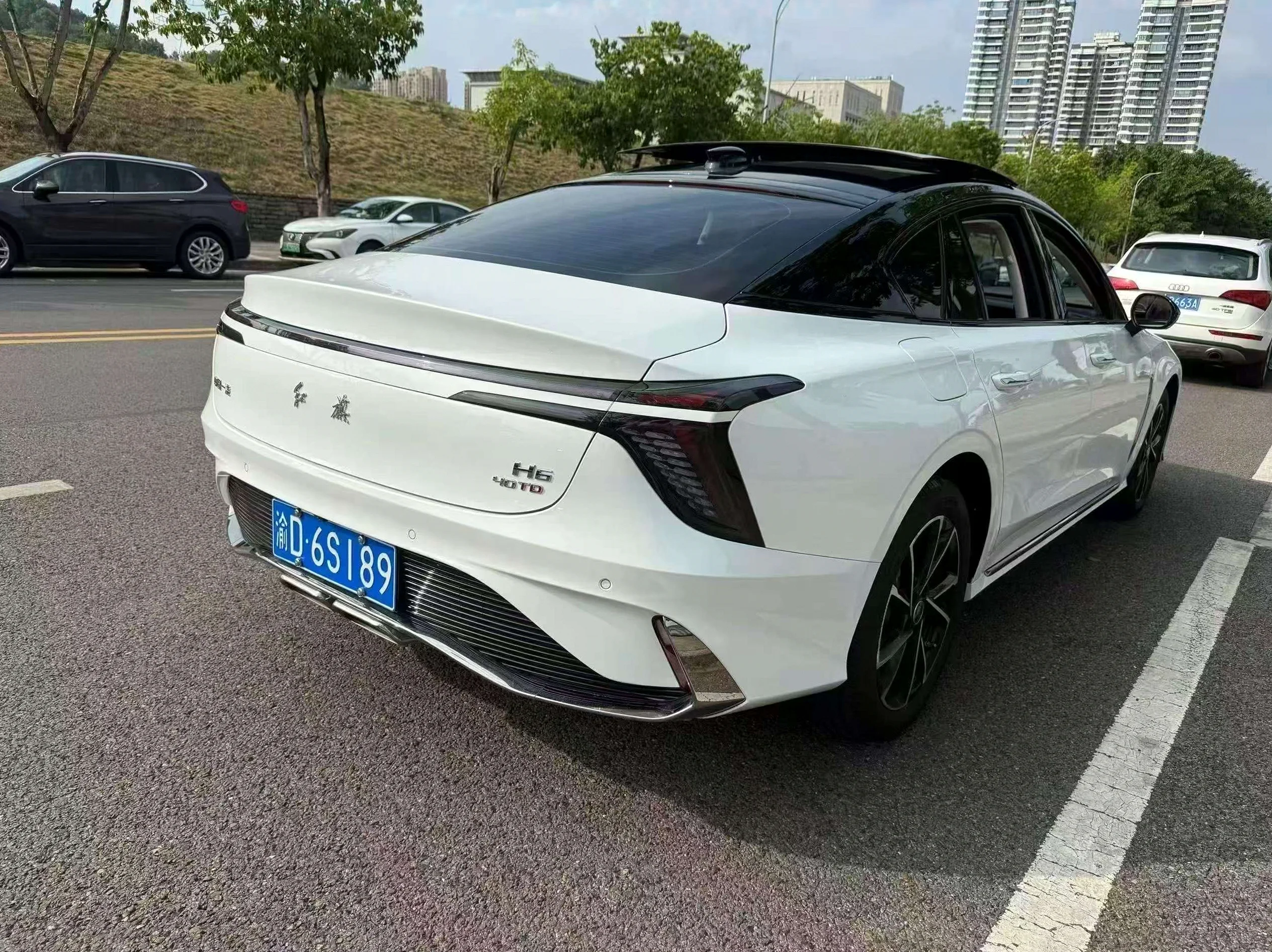 红旗H6 驾驶室
