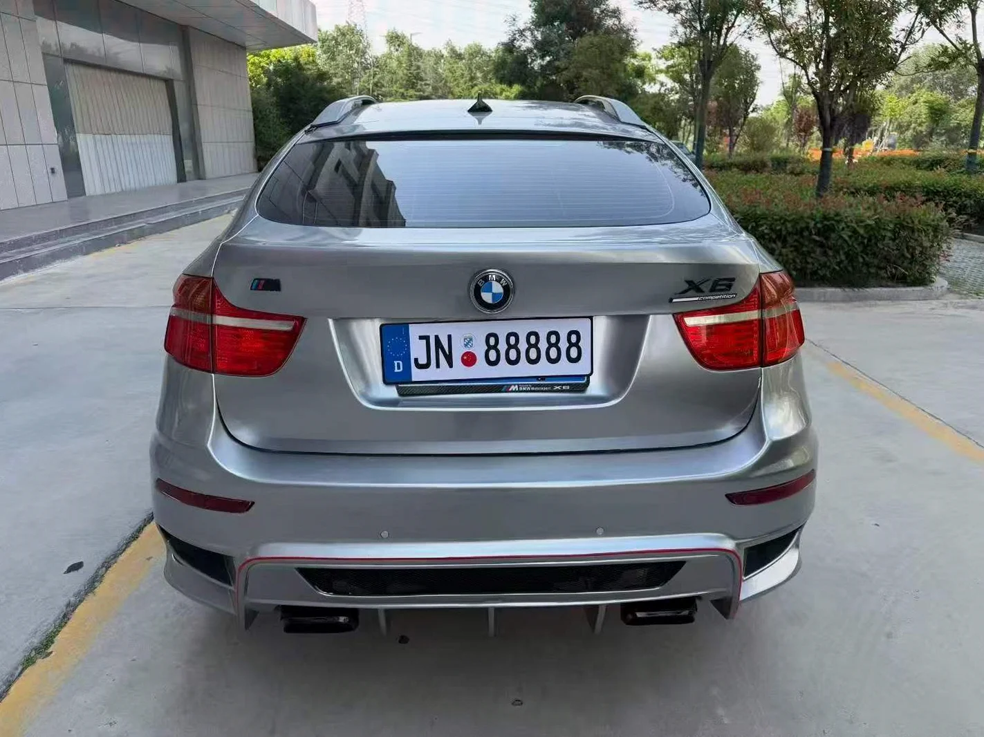 宝马X6 后面外观二