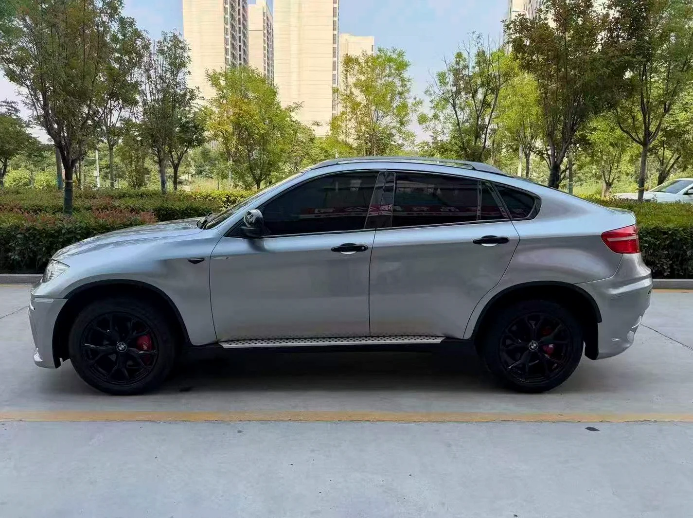 宝马X6 后面外观三
