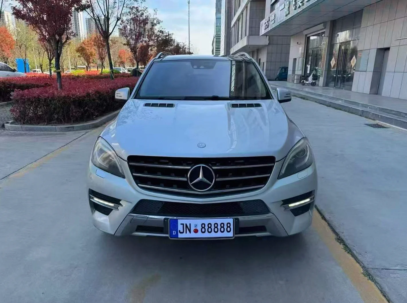 奔驰ML 正面外观二
