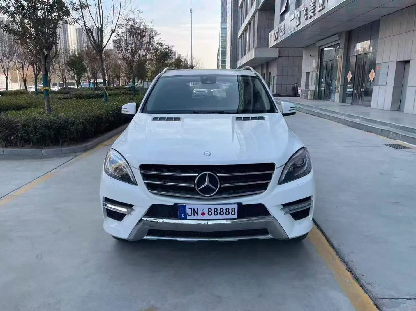 奔驰ML 正面外观二