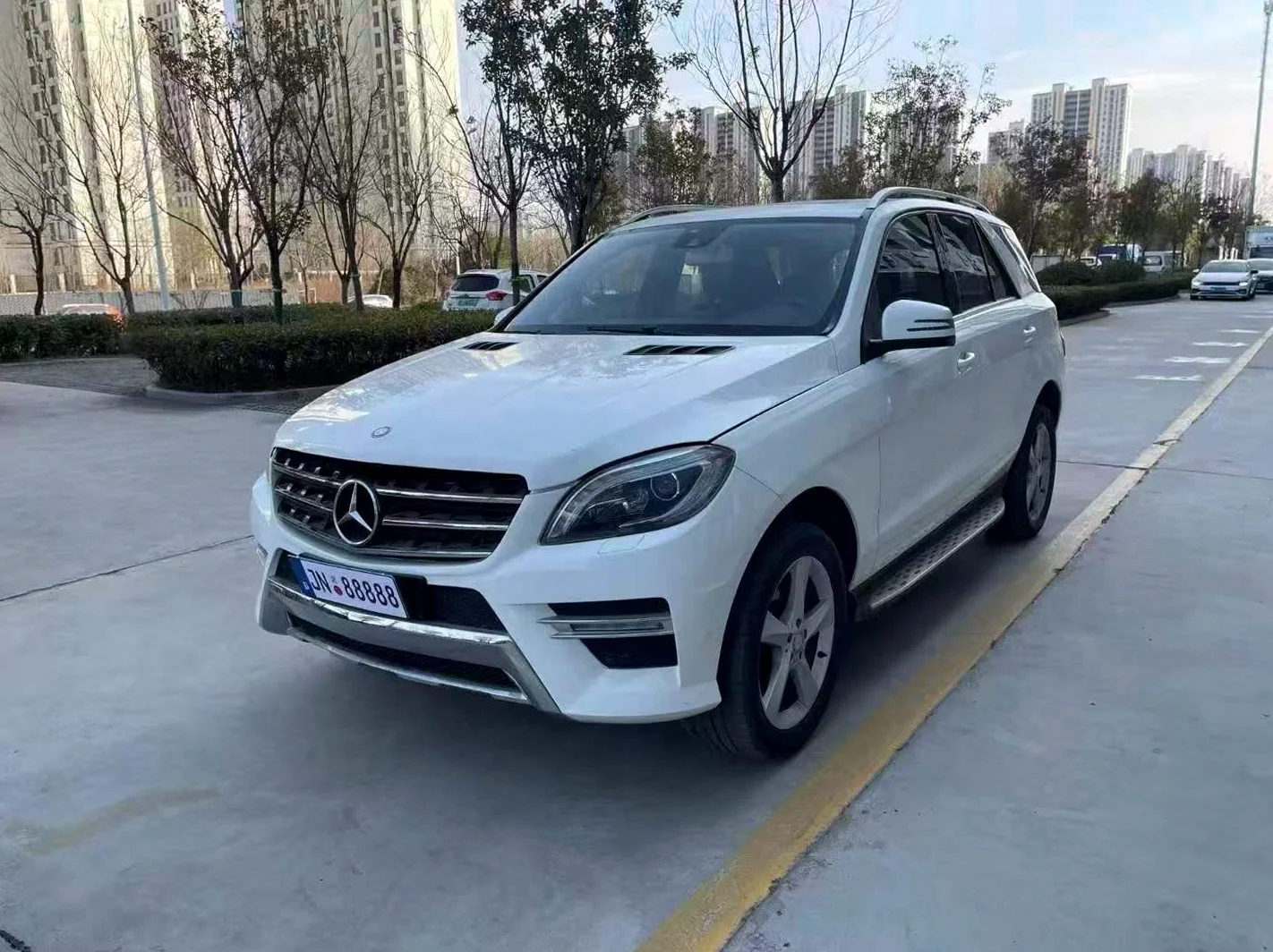 奔驰ML 正面外观三