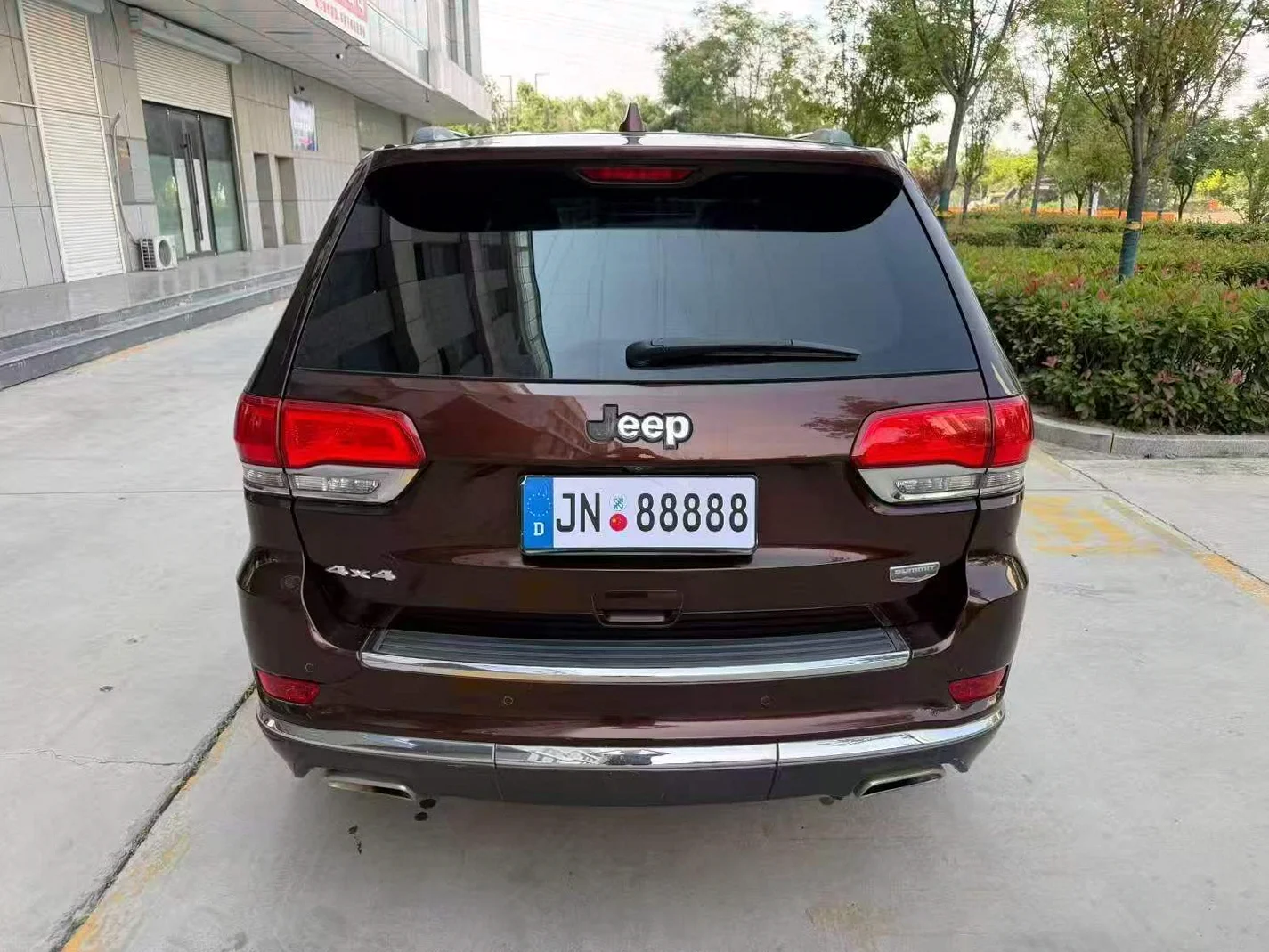 Jeep大切诺基 后面外观二
