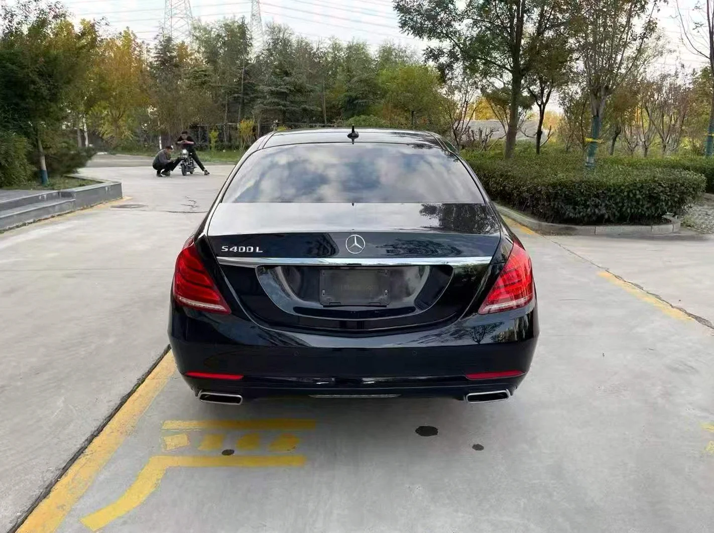 奔驰S级 后面外观二