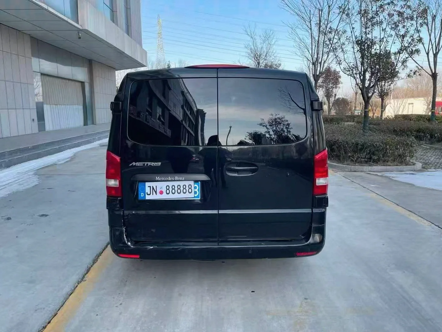 奔驰V 后面外观二