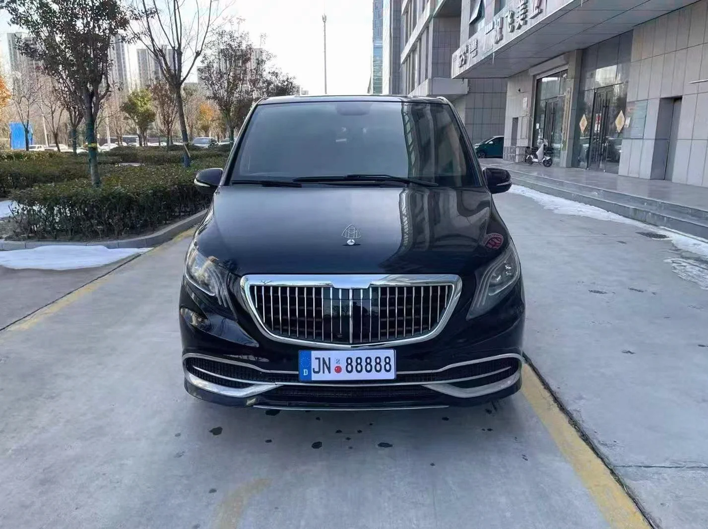 奔驰V 正面外观二