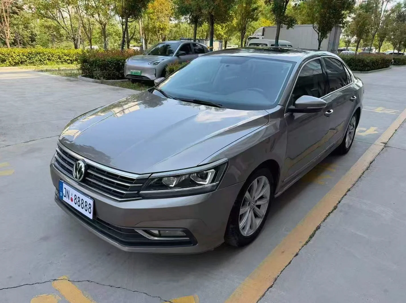 大众帕萨特 正面外观三
