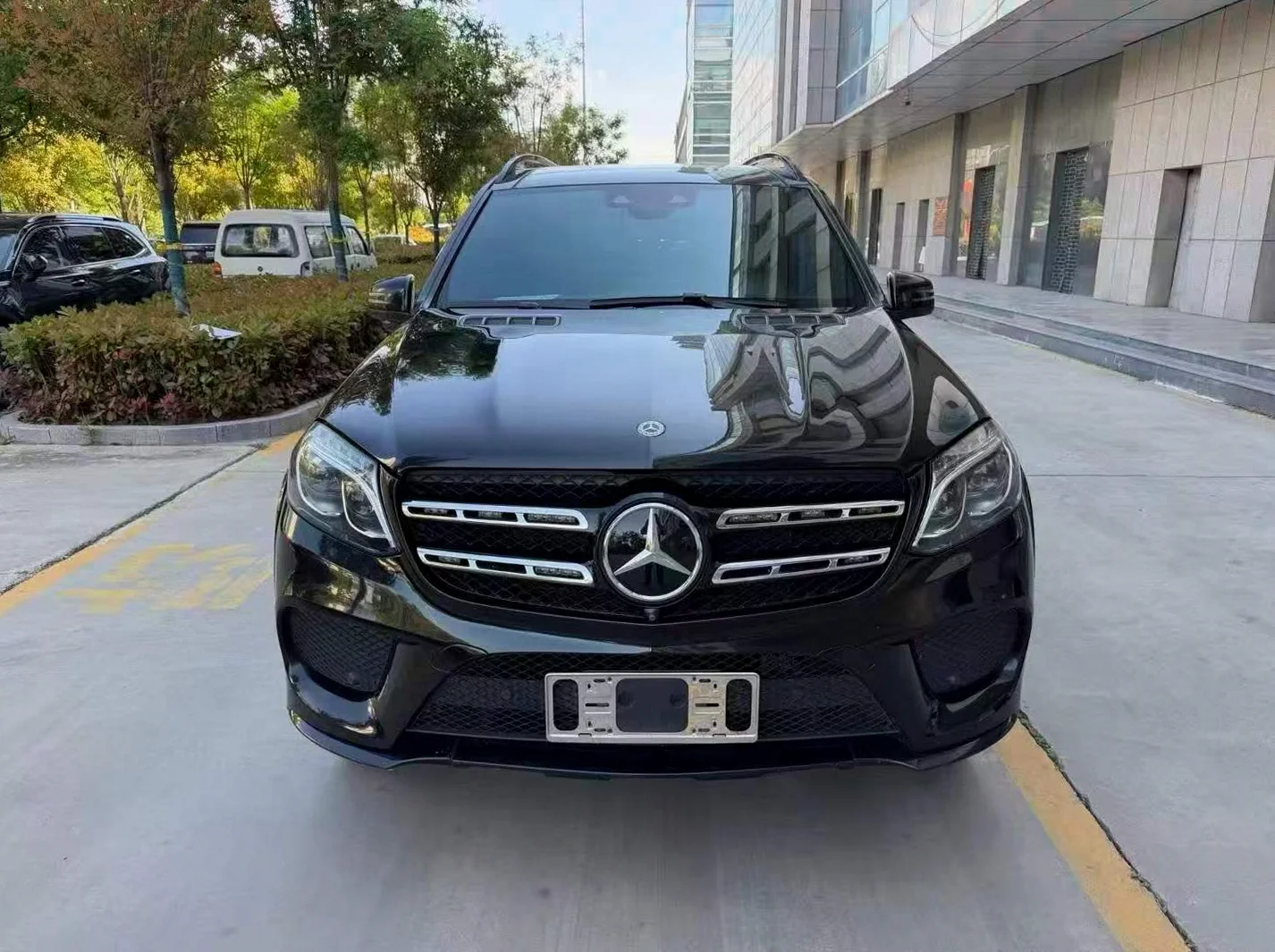 奔驰GLS 正面外观二