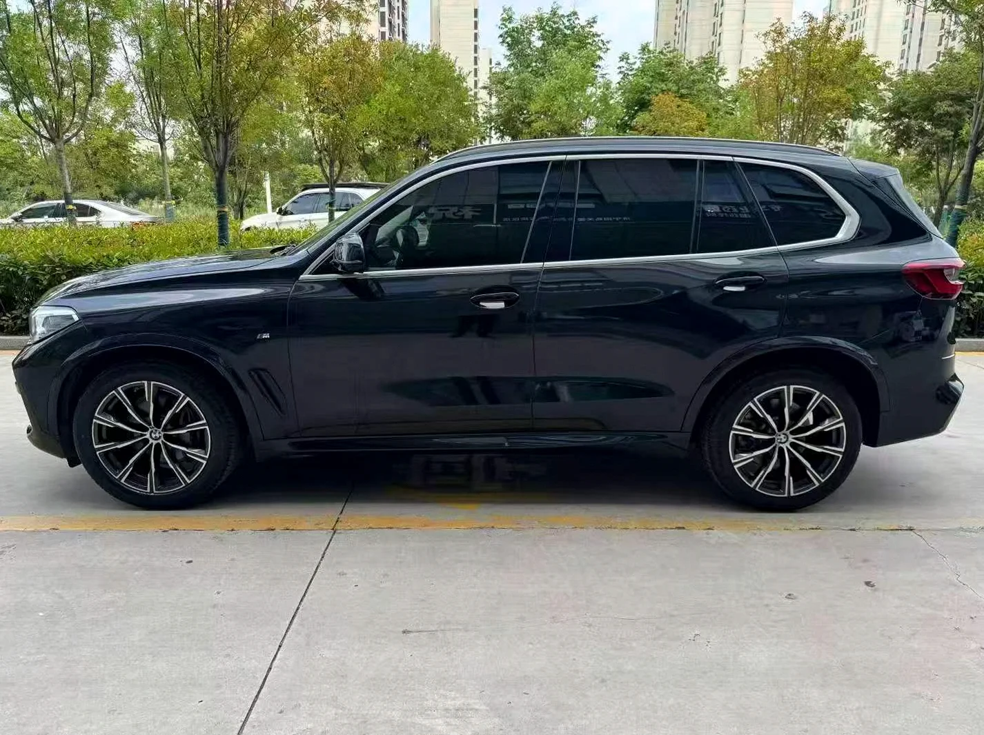 宝马X5 后面外观三