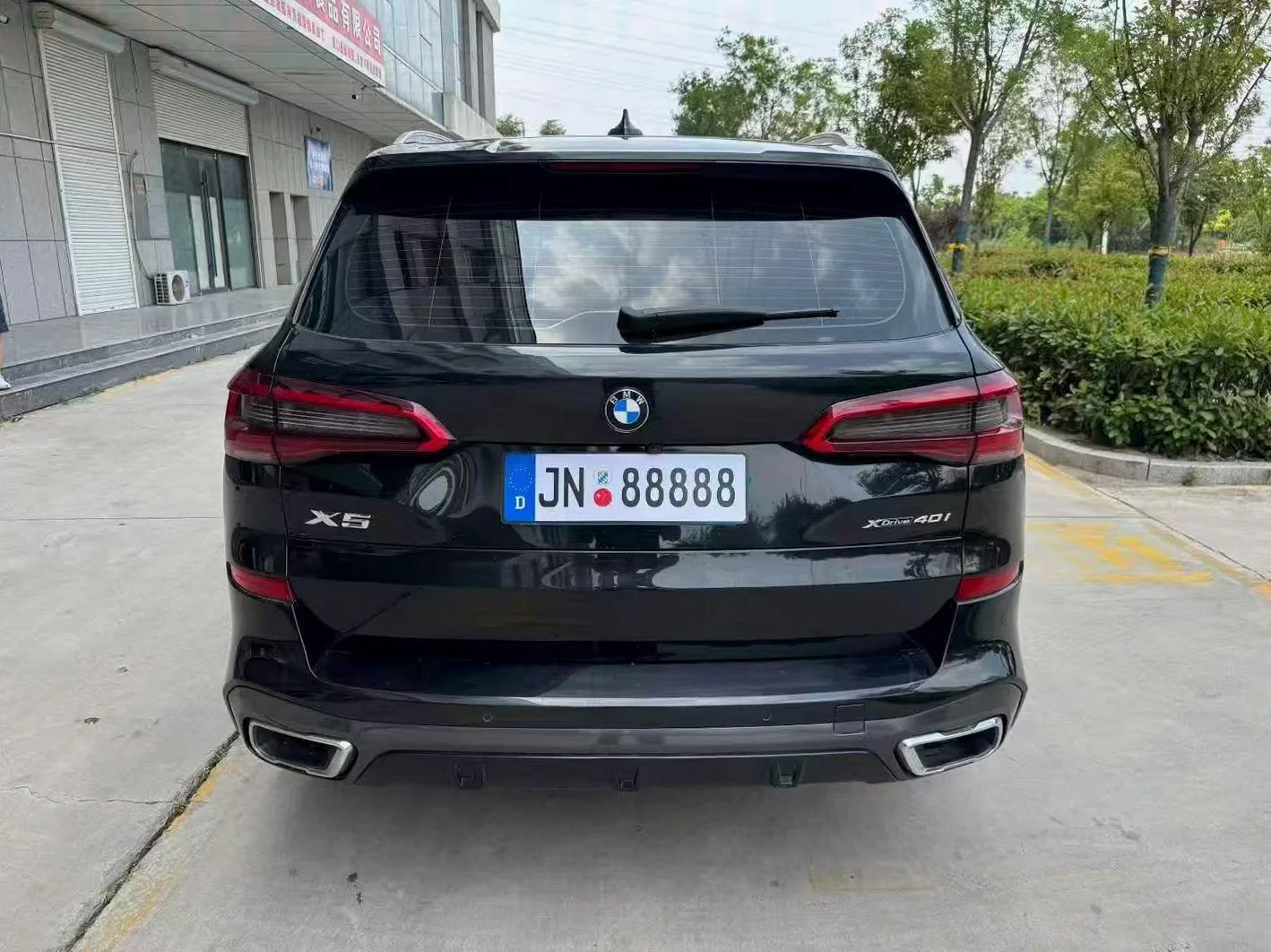 宝马X5 后面外观二
