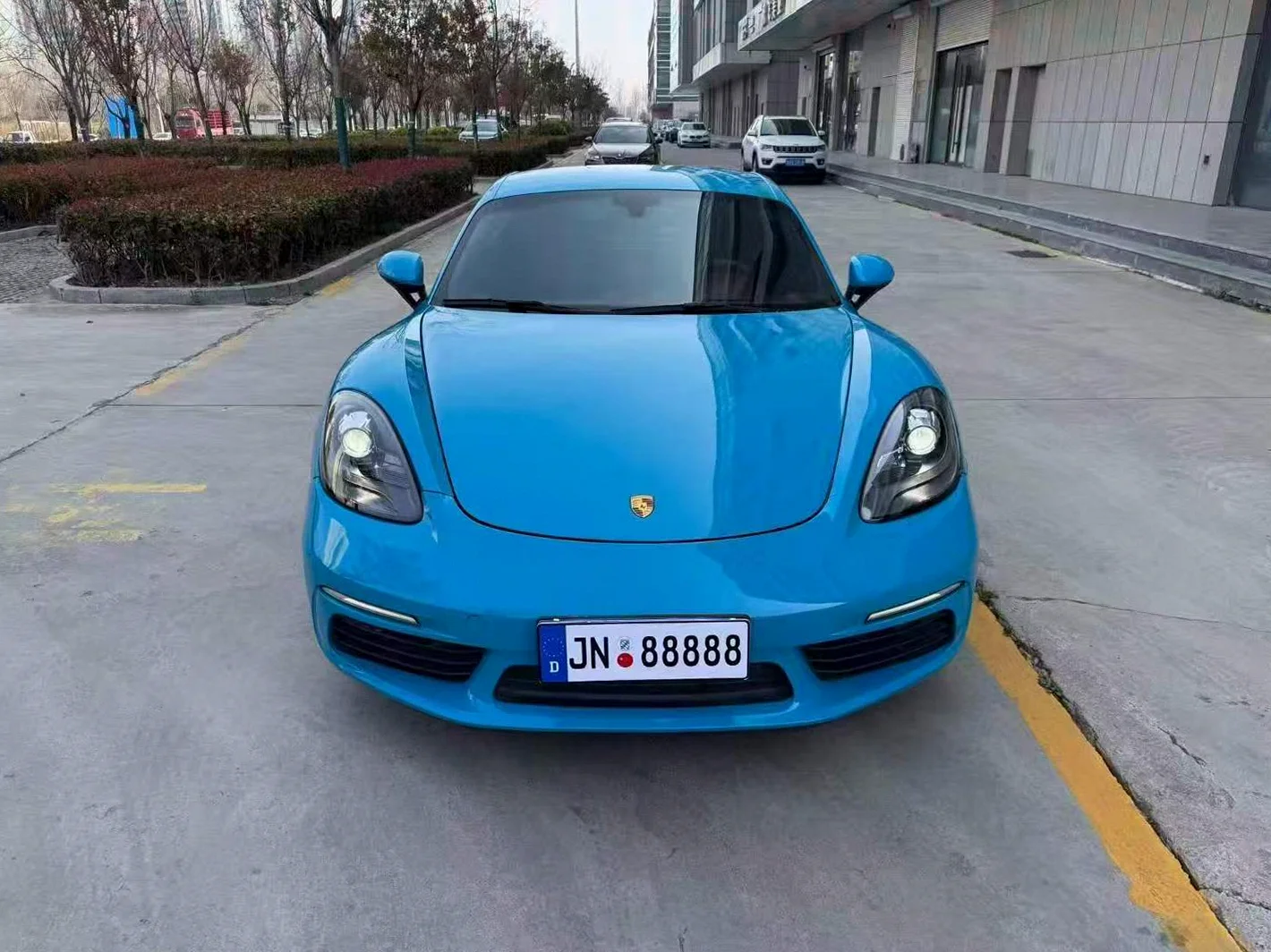 保时捷卡曼 正面外观二