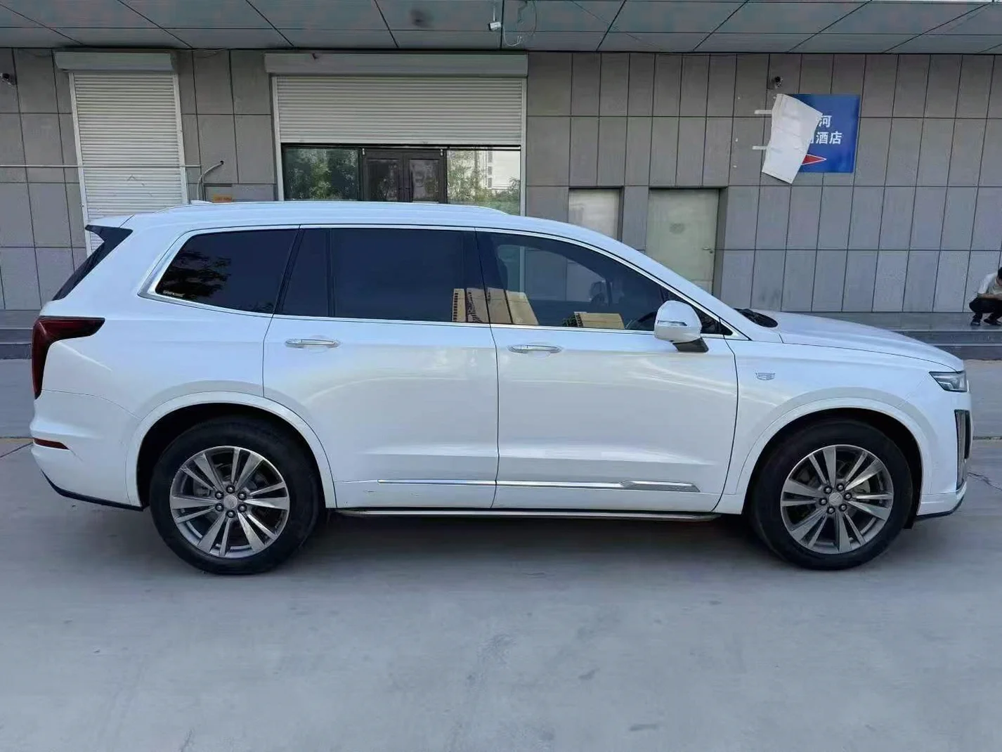 凯迪拉克XT6 后面外观一