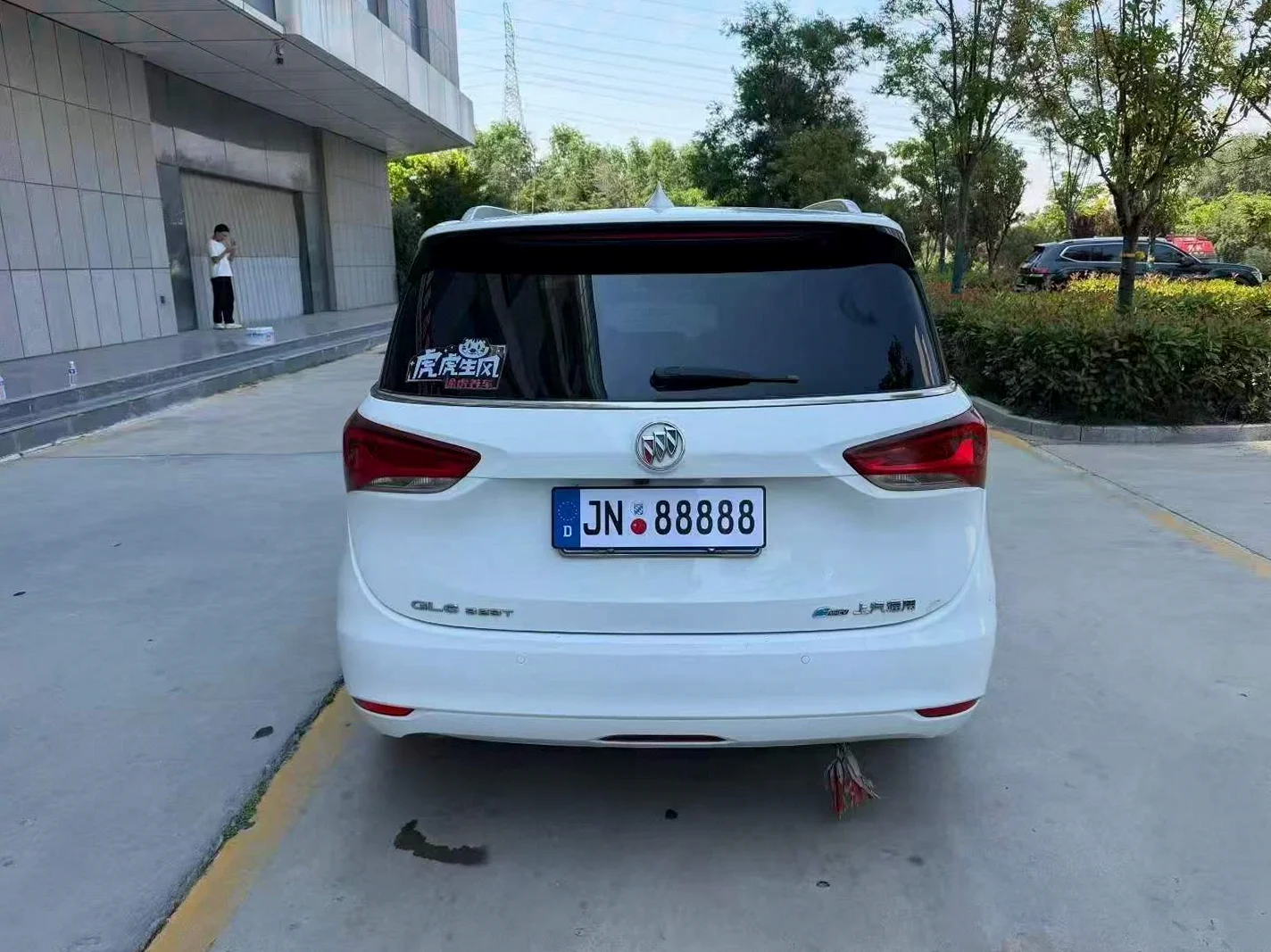 别克GL6 后面外观二