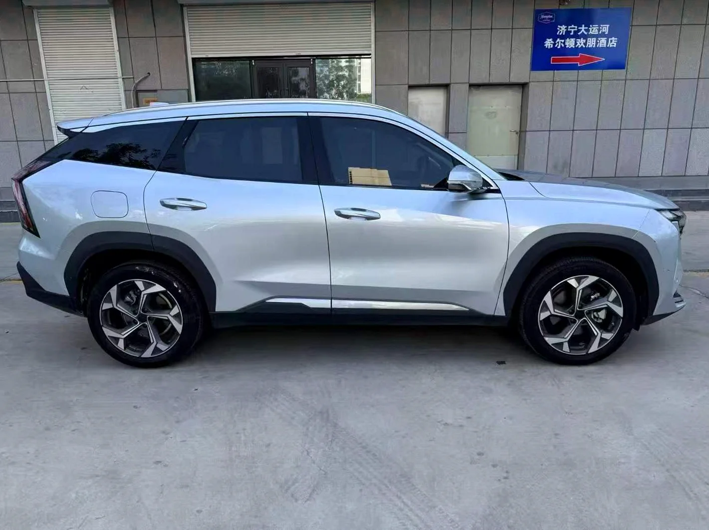 吉利博越 后面外观一
