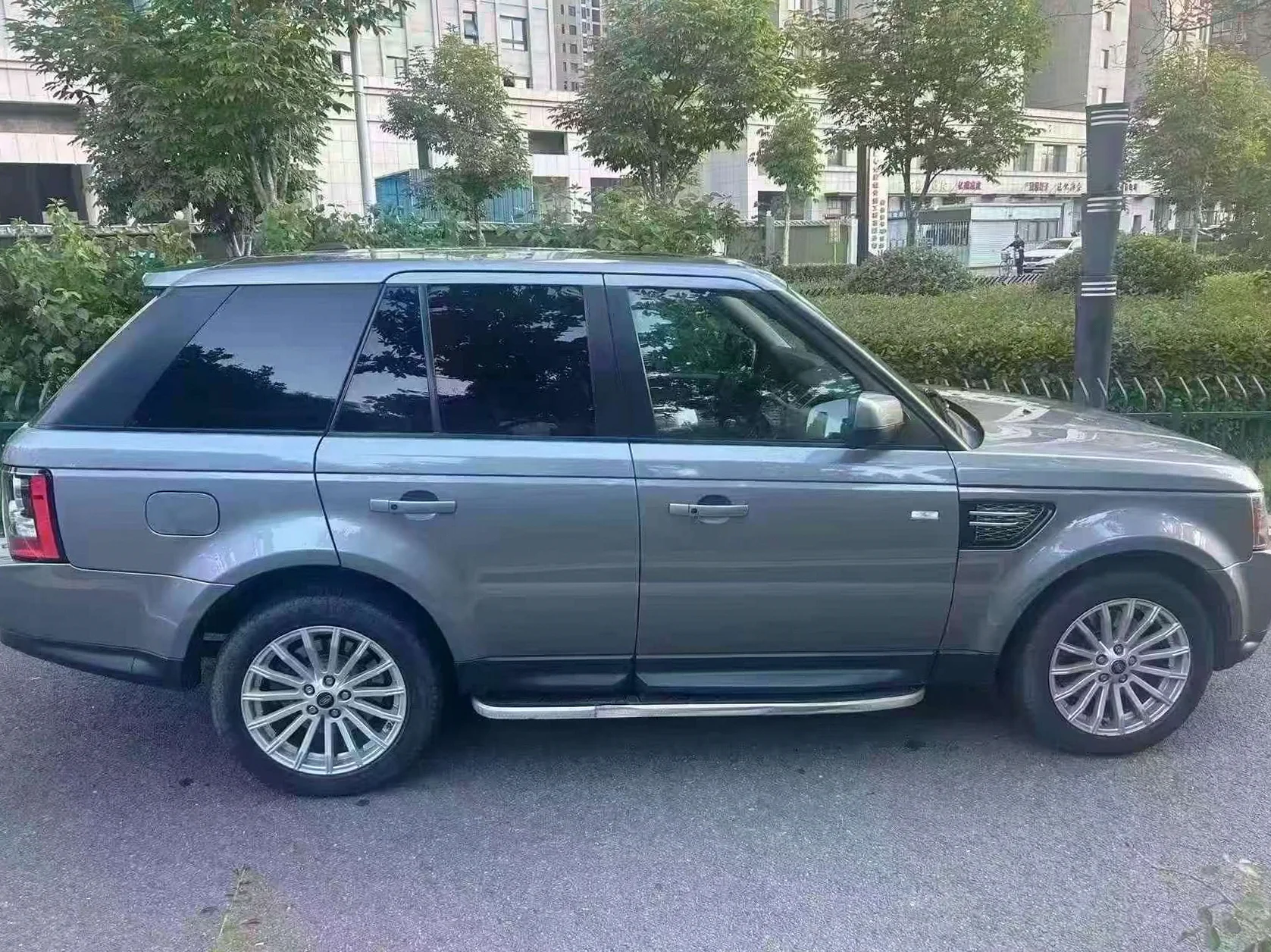 路虎揽胜运动 后面外观一