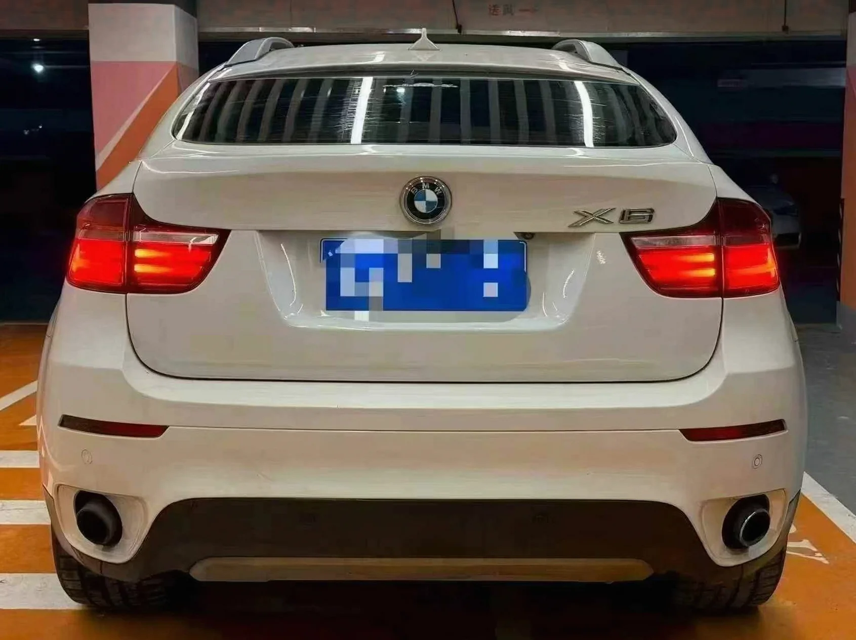 宝马X6 驾驶室