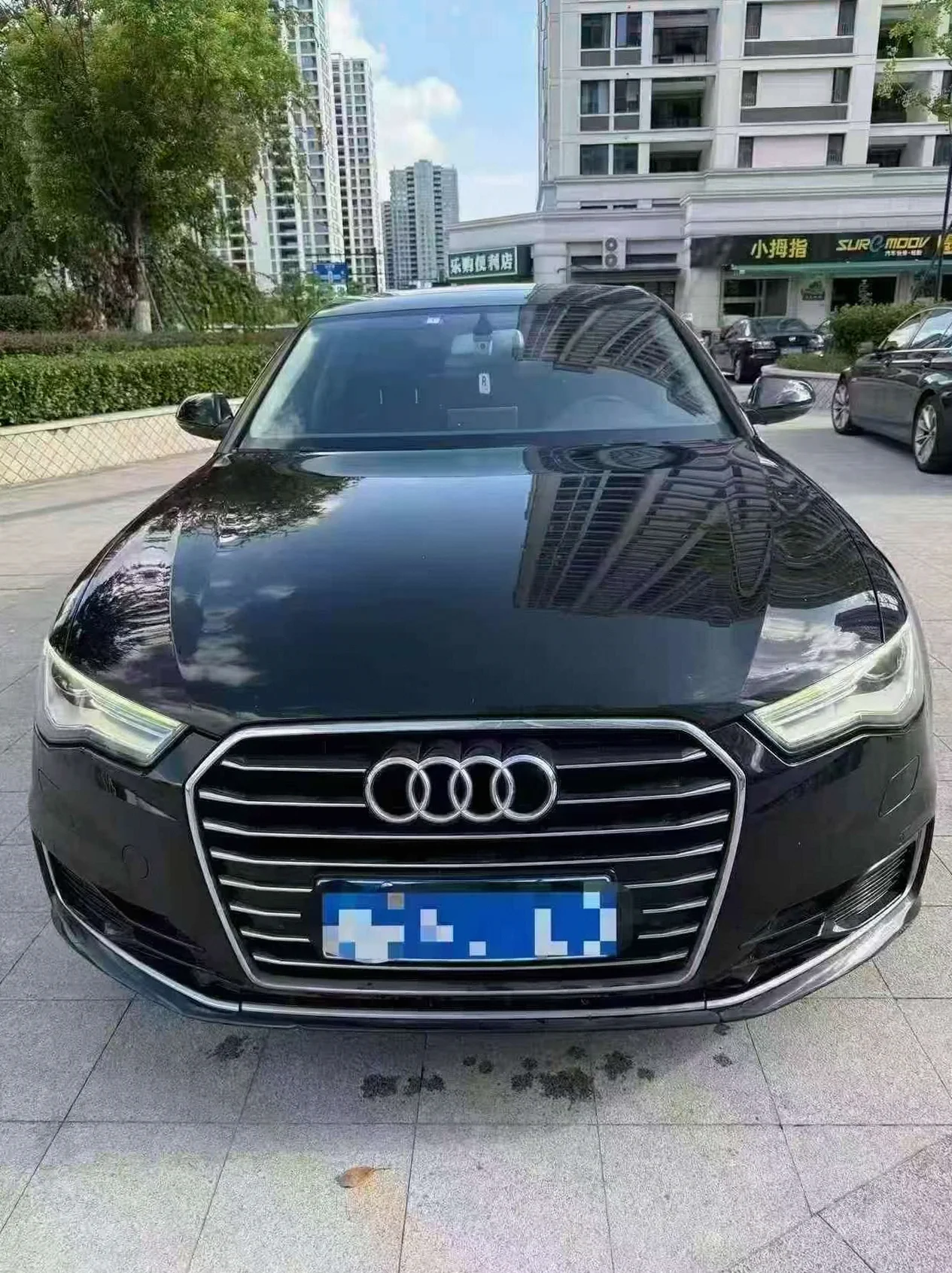 16年奥迪A6L 1.8T黑外棕内