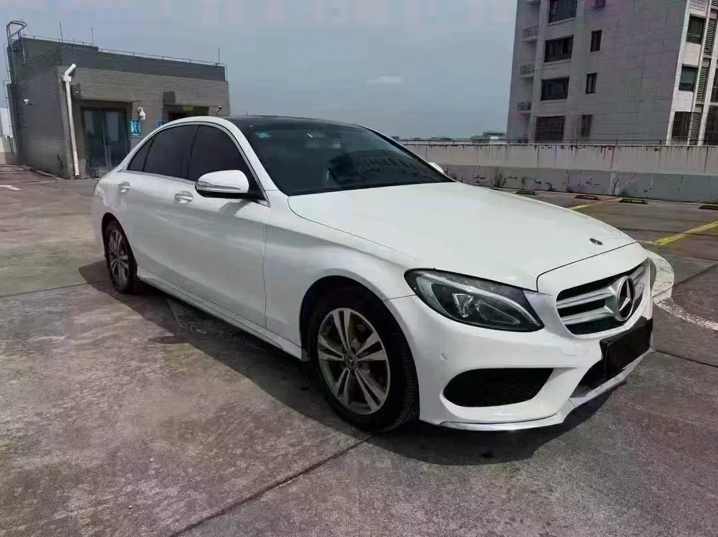 奔驰C 正面外观三