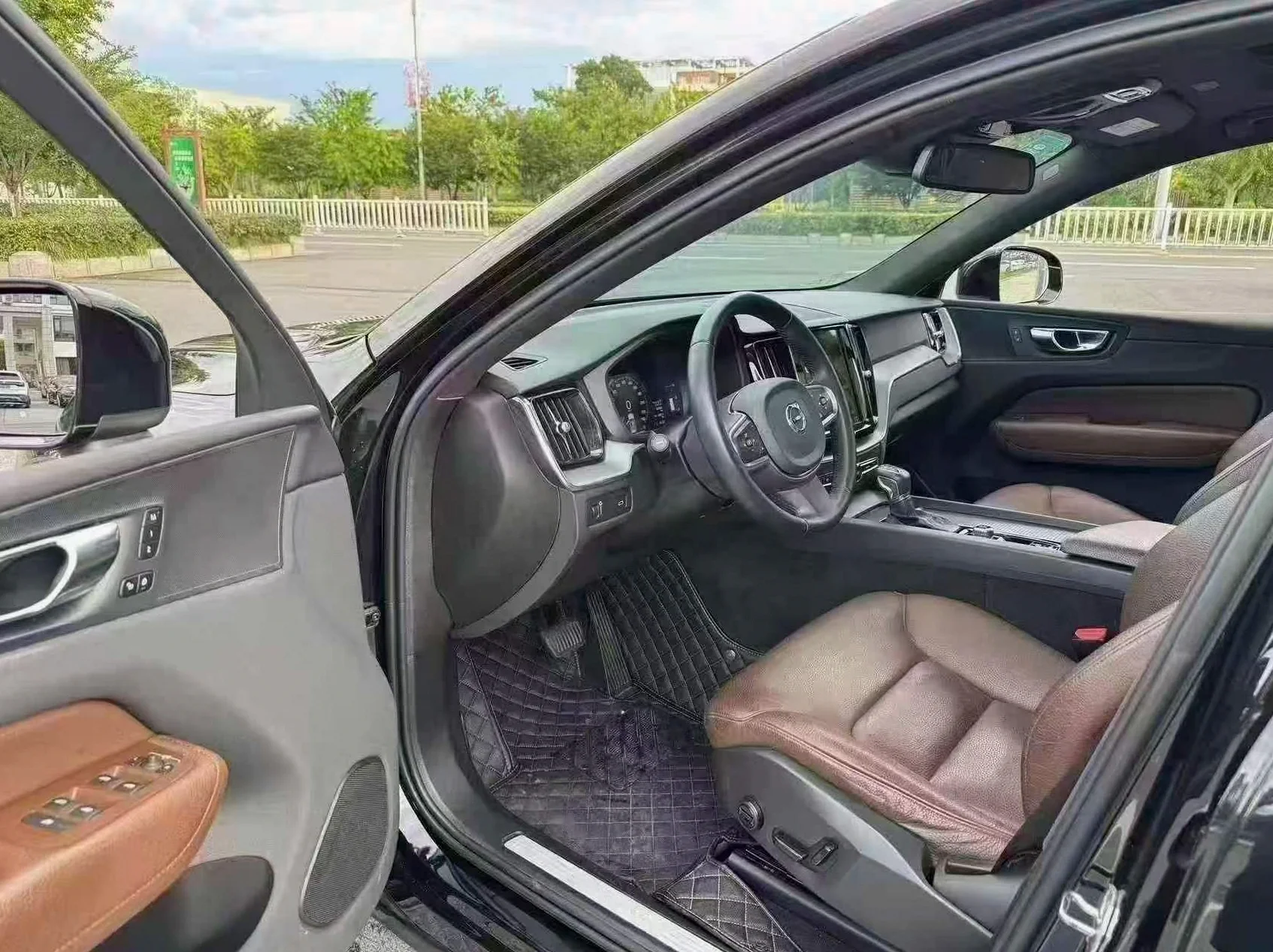 沃尔沃XC60 后面外观一