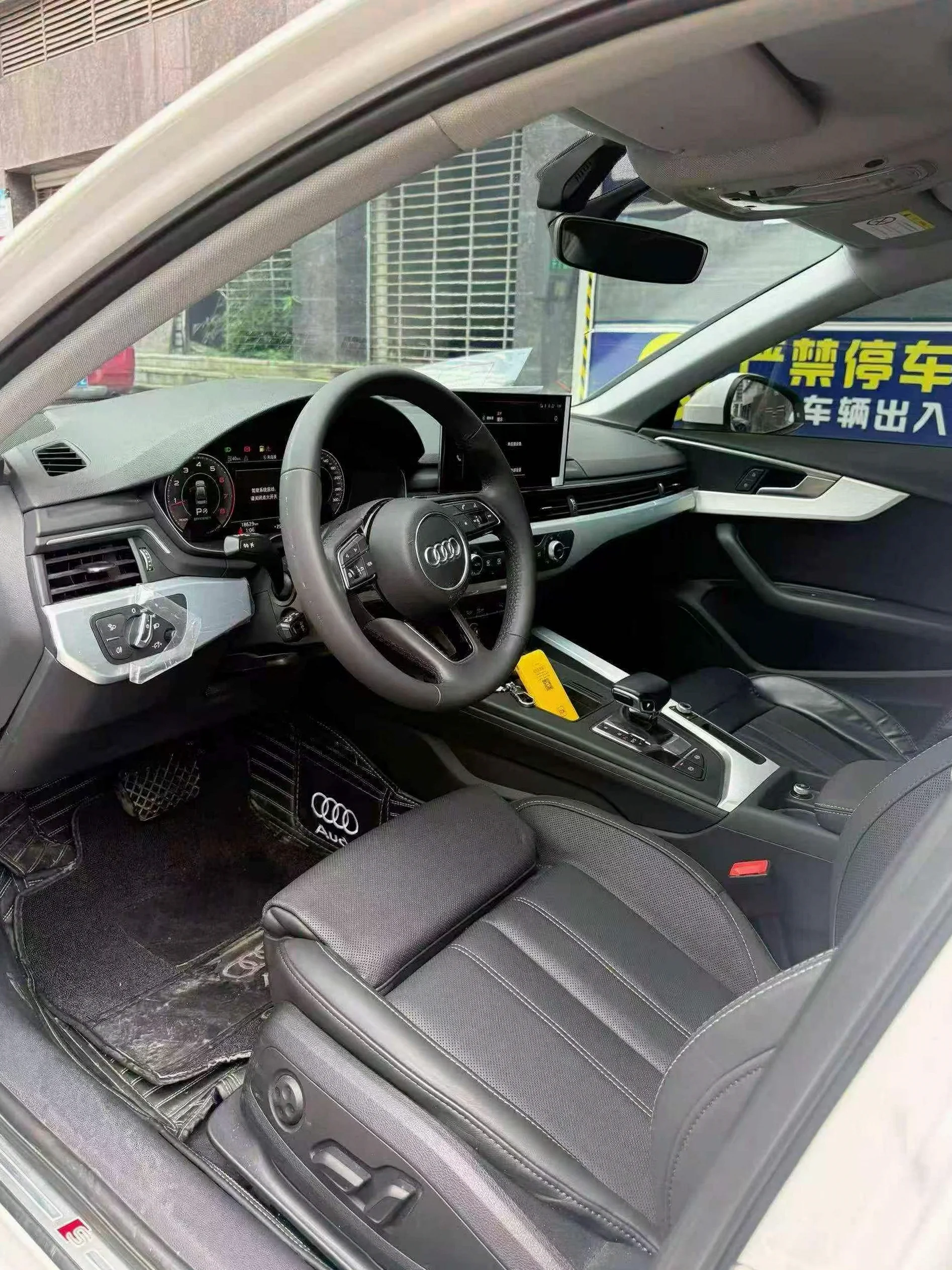 奥迪A4L 后面外观二
