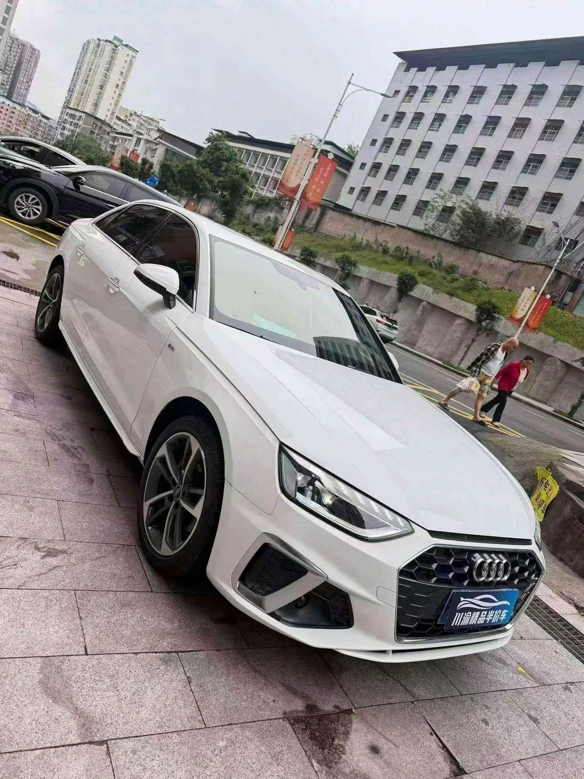奥迪A4L 正面外观三