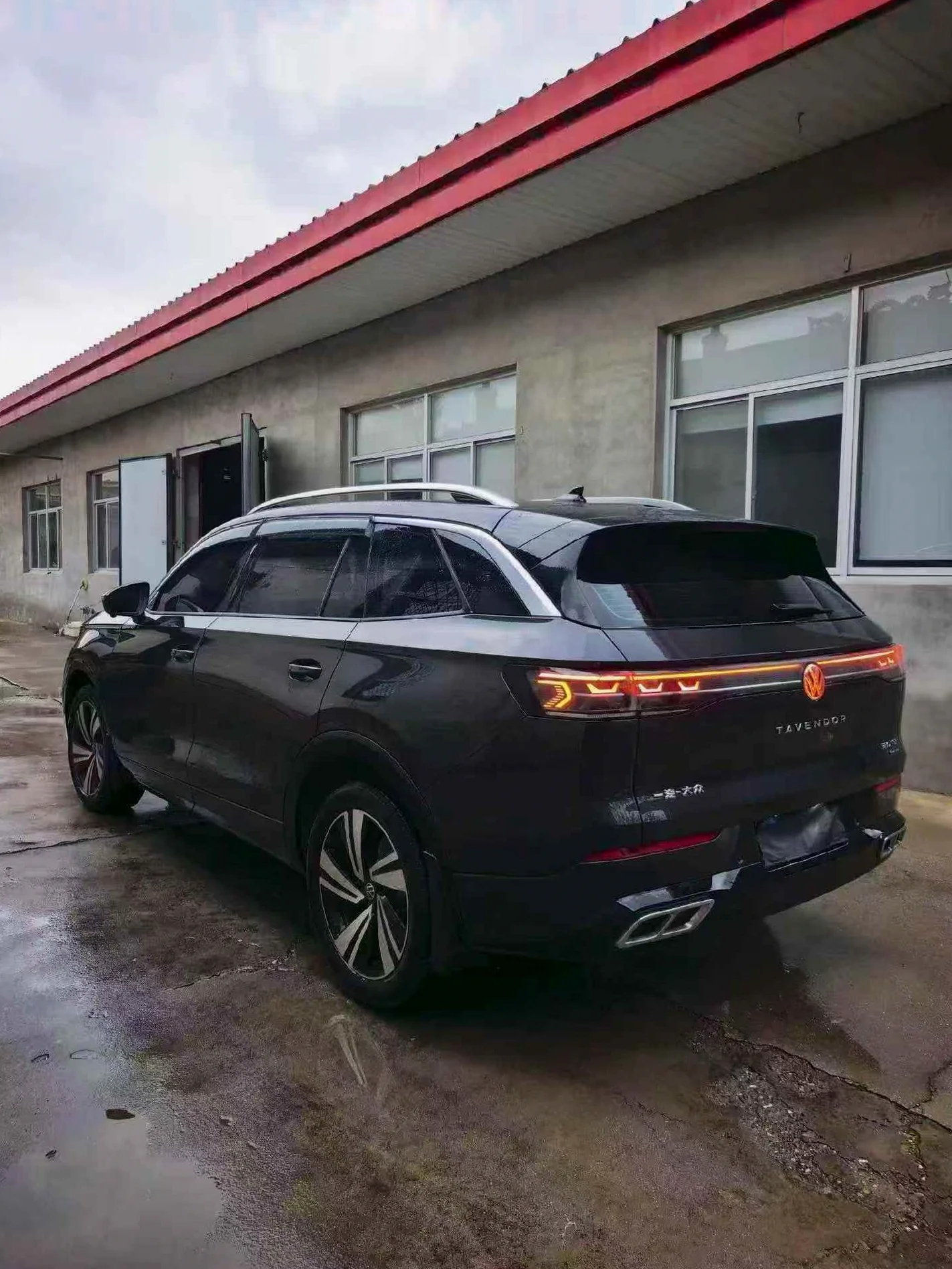 大众揽巡 后面外观一