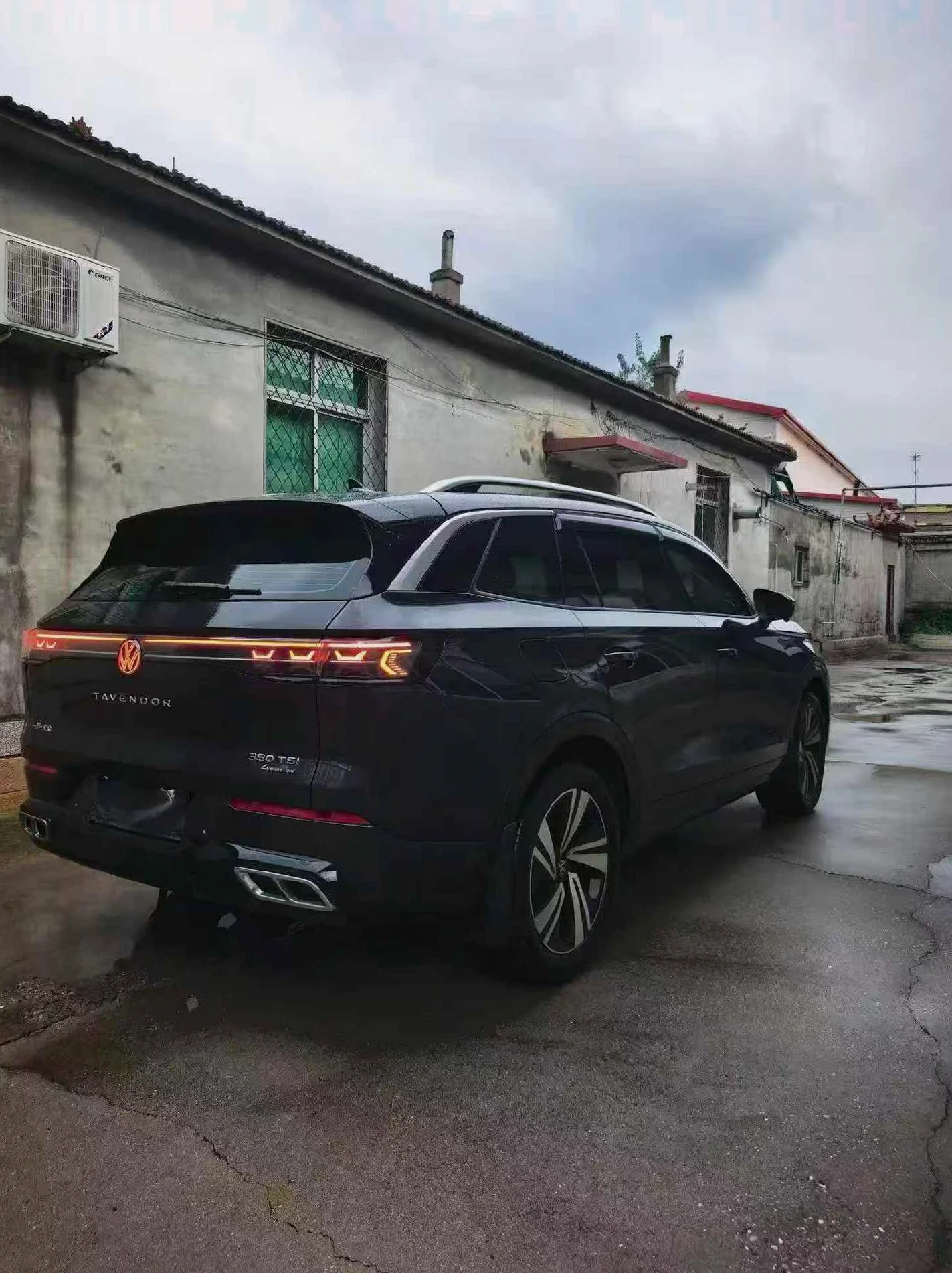 大众揽巡 后面外观二