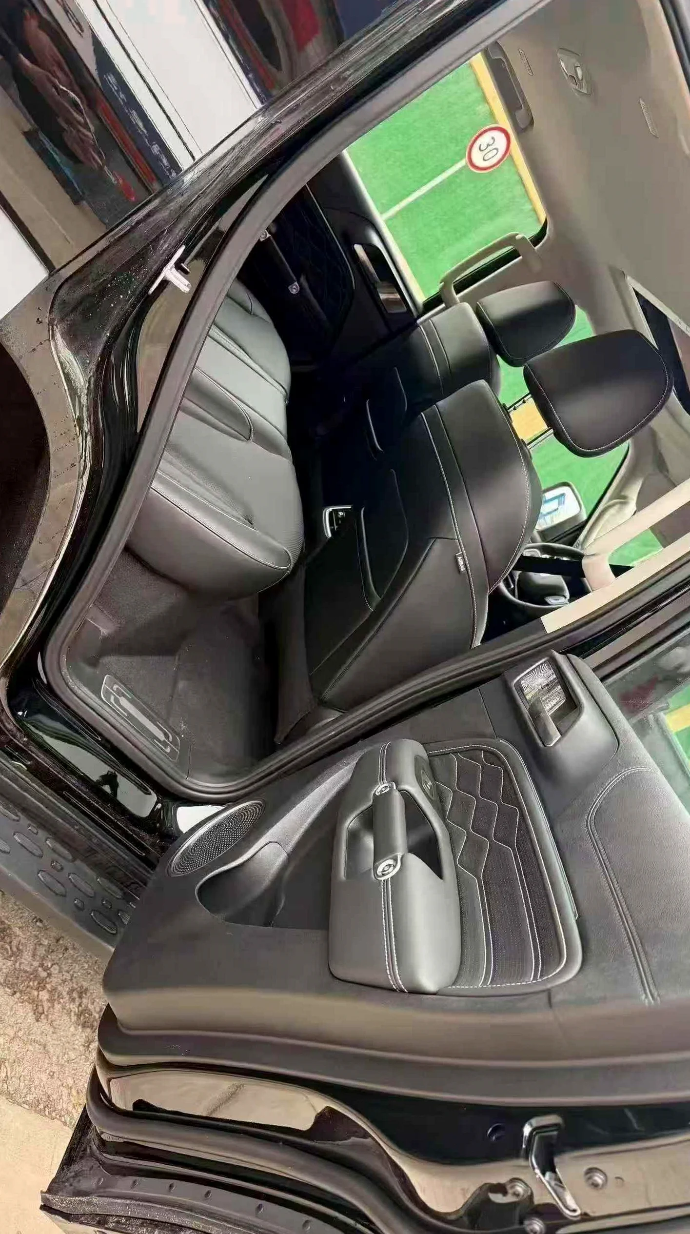 长城汽车300 后面外观一