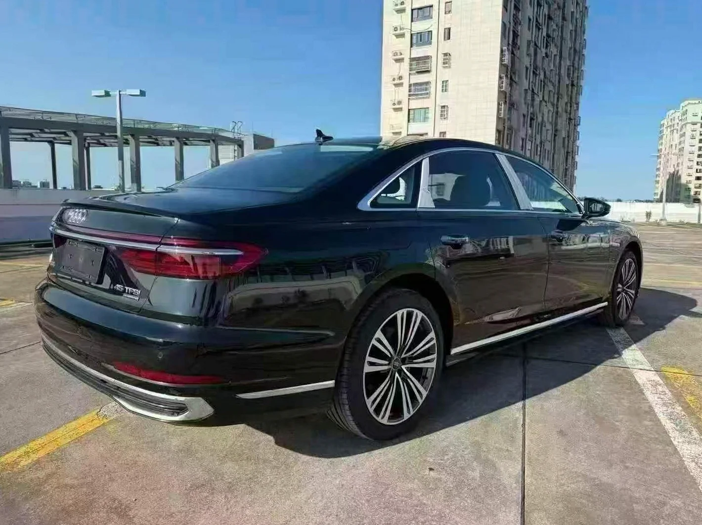 奥迪A8L 内饰后排