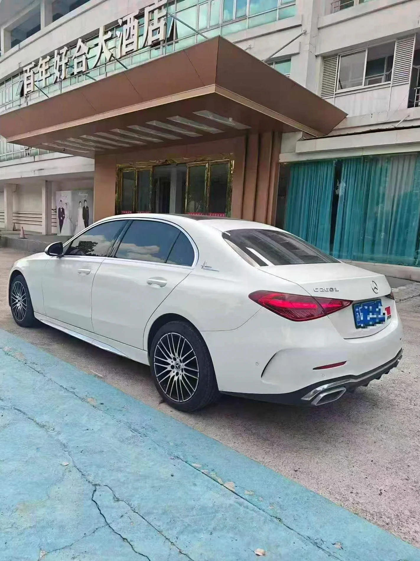 奔驰C 后面外观三