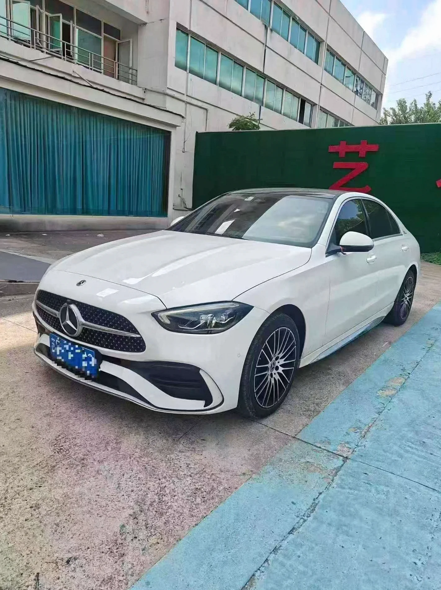 奔驰C 正面外观二