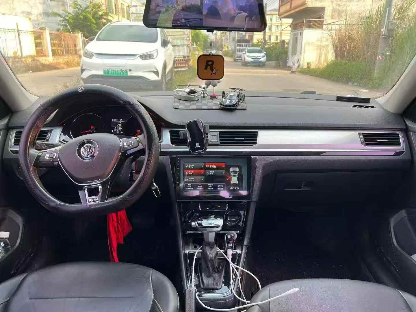 比亚迪宋PLUS 后面外观一