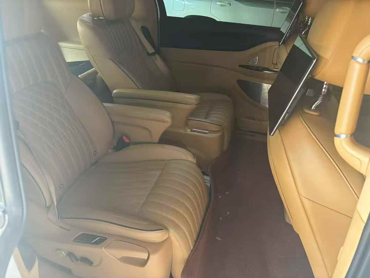 比亚迪宋PLUS 后面外观二
